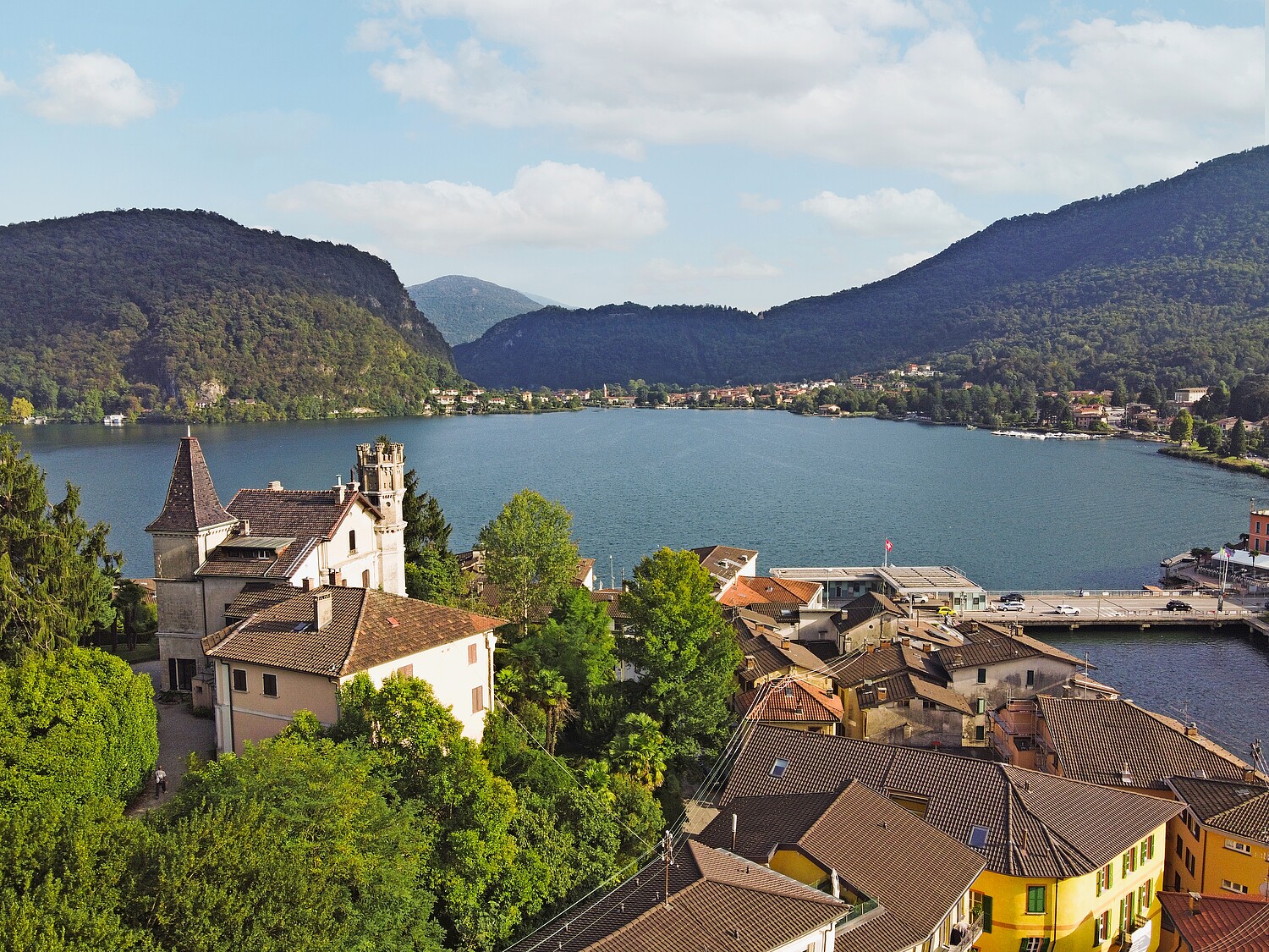 Blick auf Ponte Tresa mit der Brücke, welche die beiden Gemeinden verbindet.